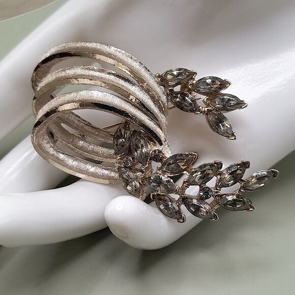 Vintage B.S.K. Brooch Gray Rhinestones, Silver Tone, 2 1/2 Inch - Picture 3 of 13